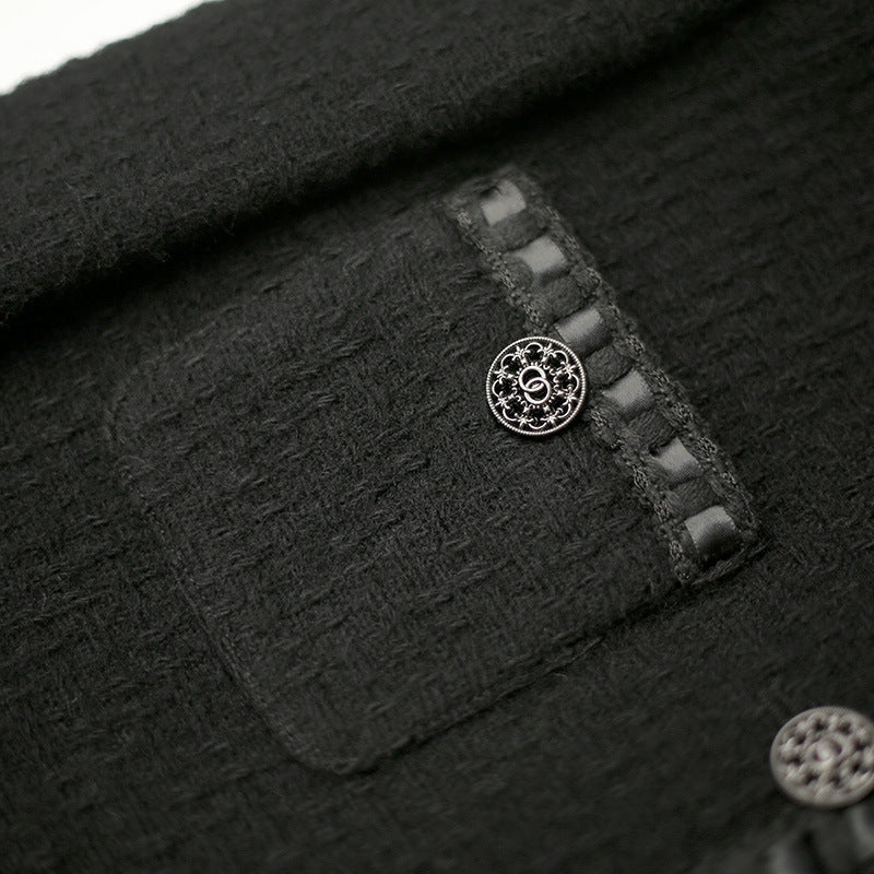 Veste épaisse noire à fleurs