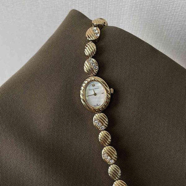 Montre Rétro à l'Esthétique Raffinée