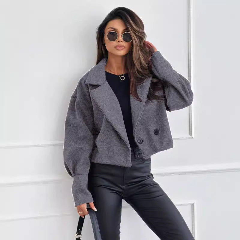 Manteau court en laine à col tailleur